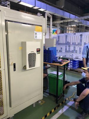 Điều hòa tủ điện 90 Điều hòa tủ điện z2499629673462 0fec4fc5e12bb8b87919b6ce84eaa7ad